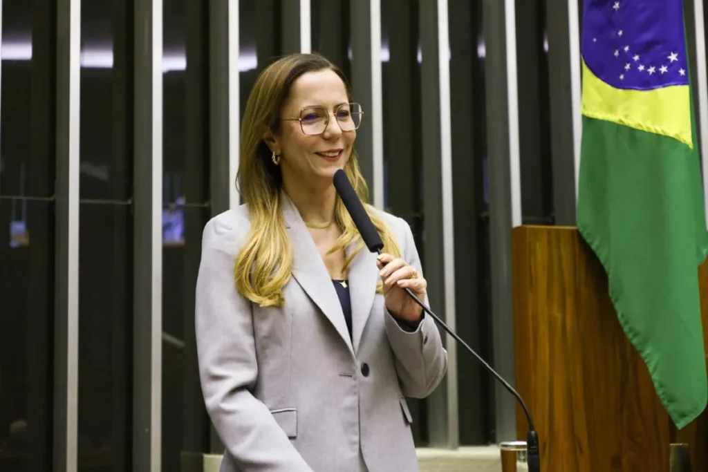 Comissão da Câmara aprova projeto de Delegada Katarina que facilita acesso a benefícios sociais