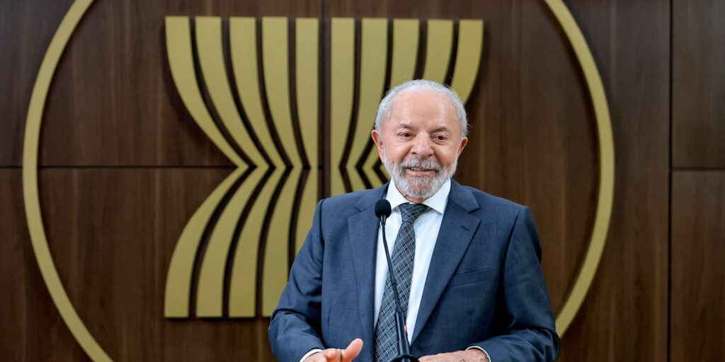 Lula afirma que receitas do petróleo financiarão transição energética brasileira