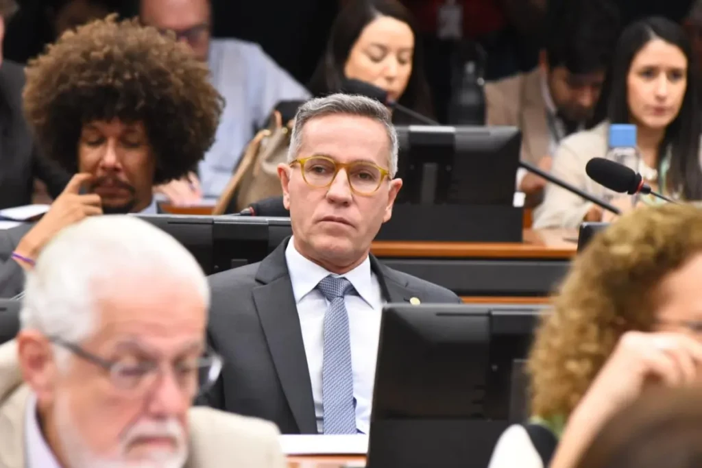 Câmara aprova laudo médico permanente para pacientes com fibromialgia; texto segue ao Senado