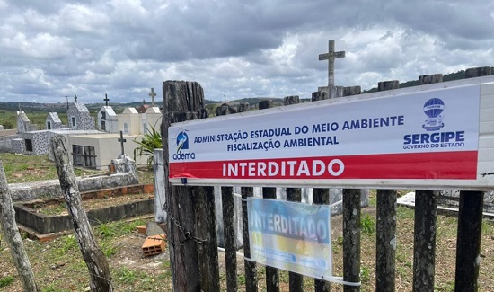Adema fecha cemitério sem licença ambiental em Simão Dias