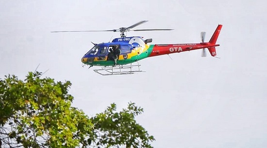 Helicóptero do GTA retira mulher inconsciente de cachoeira na Serra de Itabaiana