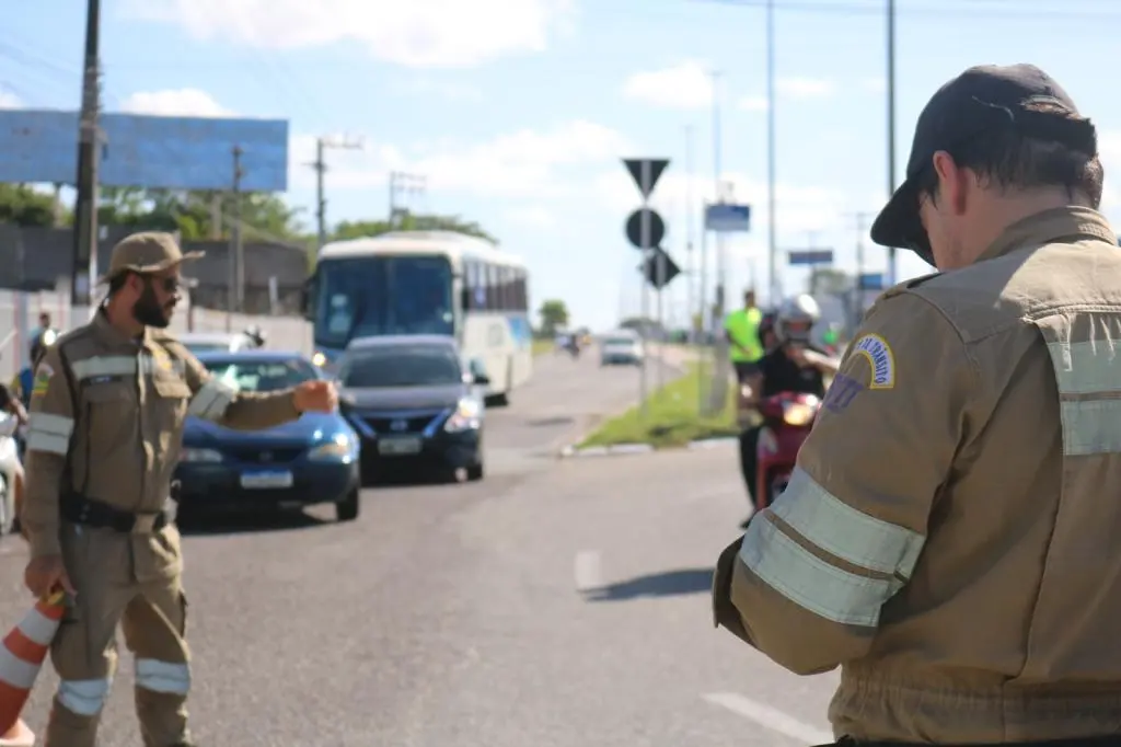 SMTT bloqueia acesso à BR-235 e promove desvios durante desmontagem de passarela em Aracaju