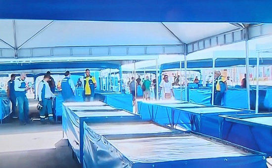 Feira Livre do Centro é inaugurada em Aracaju com 160 bancas; ambulantes questionam organização