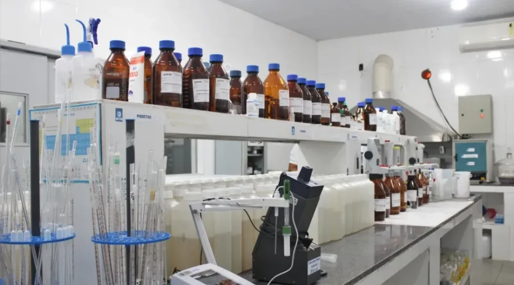 Deso amplia e moderniza laboratórios para reforçar controle da qualidade da água em Sergipe