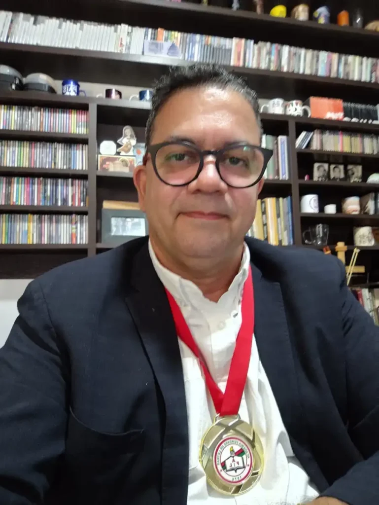 Professor Claudefranklin Monteiro é empossado na Academia Feirense de Letras