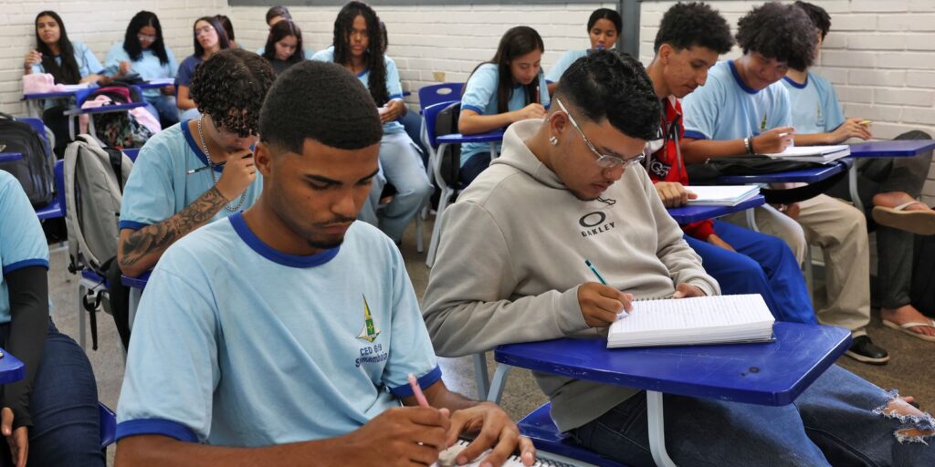MEC libera oitava parcela do Pé-de-Meia para estudantes nascidos em setembro e outubro