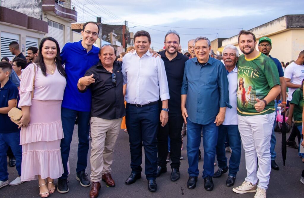 Eduardo Amorim prestigia novenário do Sagrado Coração de Jesus e Bienal do Livro