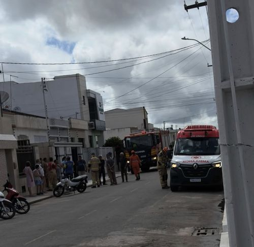 Trabalhadores caem de obra em Itabaiana e são socorridos pelo Samu e Bombeiros.