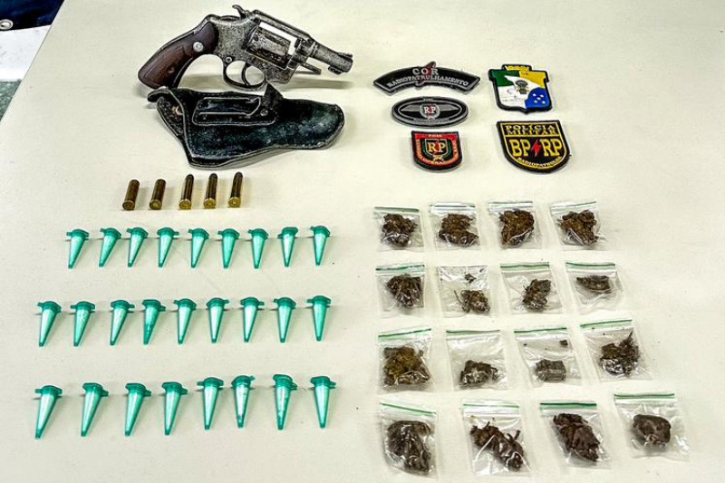 Polícia Militar apreende arma de fogo e entorpecentes no Parque São José, em Socorro