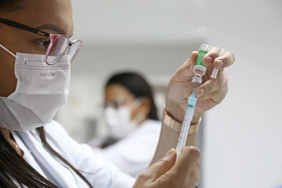Vacina contra HPV reduz em 58% casos de câncer de colo de útero