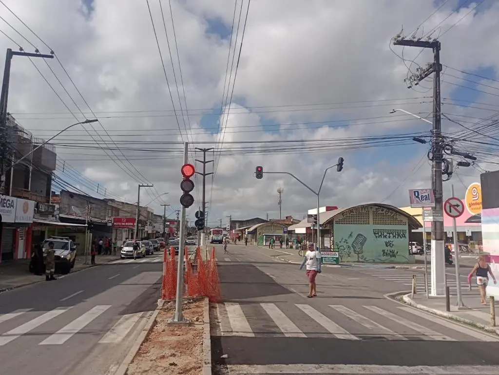 Novo semáforo entra em operação no Bugio e melhora fluxo de veículos em Aracaju