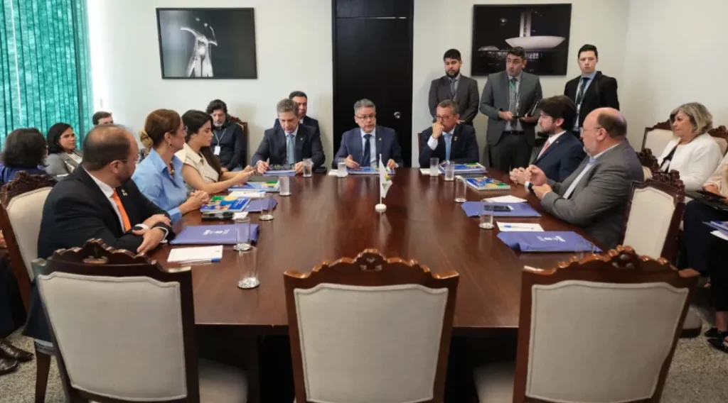Mitidieri leva projetos de saúde, segurança, educação e turismo de Sergipe à bancada federal em Brasília