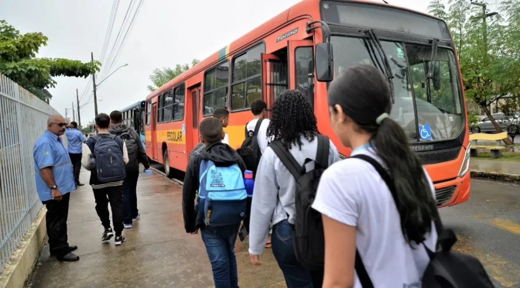 Seed disponibiliza 402 veículos e passe livre para alunos da rede estadual nos dias do Enem
