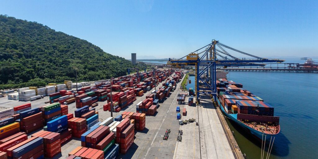 Balança comercial registra superávit de US$ 6,964 bilhões em outubro, o segundo maior da série