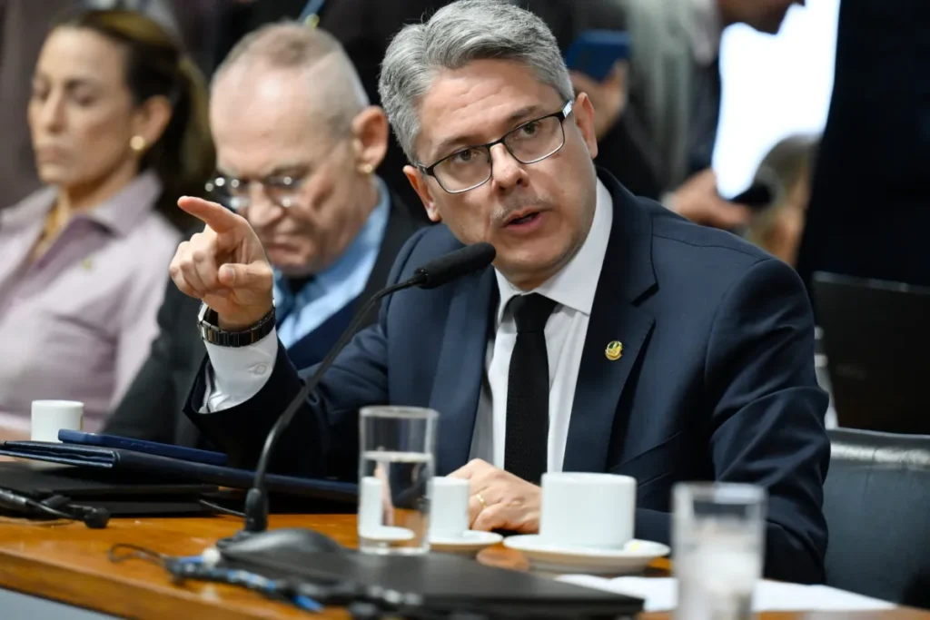 CPI do Crime Organizado chamará ministros, cúpula da PF e governadores para depor
