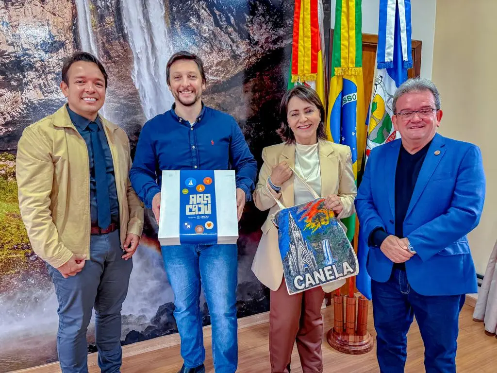 Prefeita de Aracaju discute integração turística com Canela e Gramado durante feira no RS