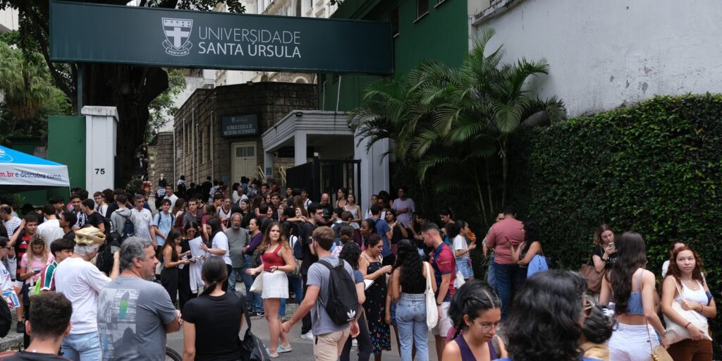 Candidatos deixam primeiro dia do Enem confiantes e comentam surpresa com tema da redação