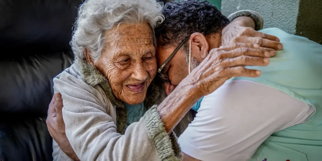 Tema da redação do Enem 2025 discute envelhecimento na sociedade brasileira