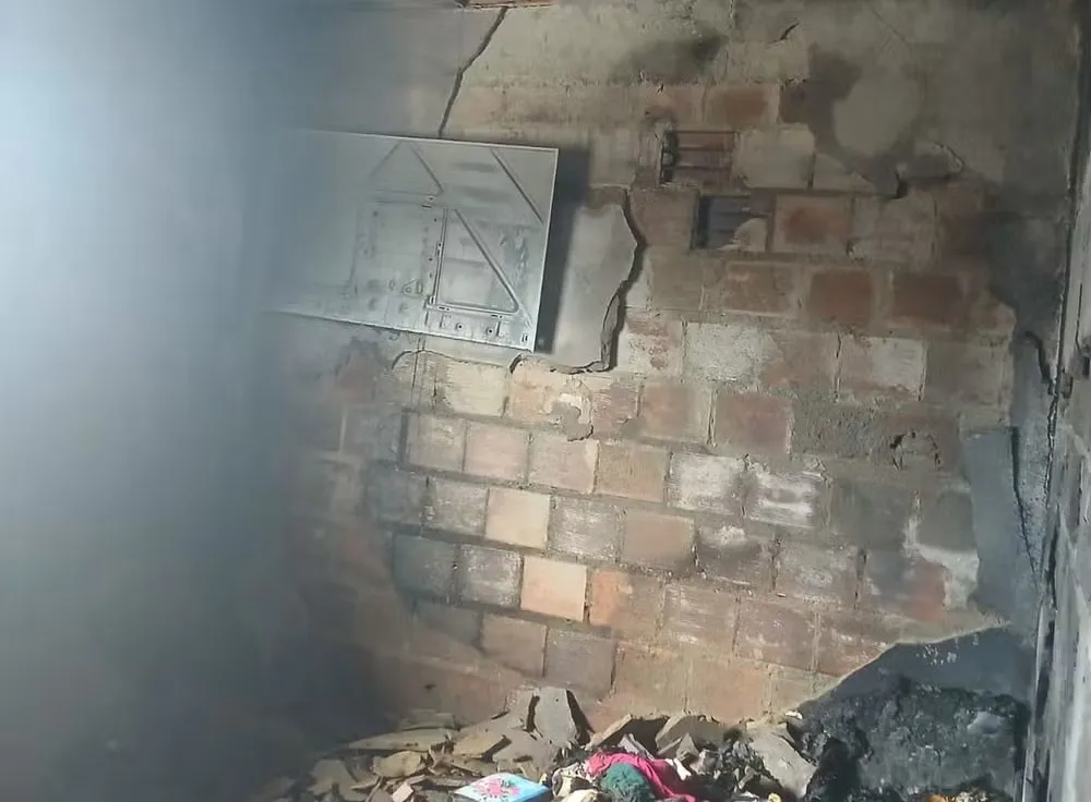 Incêndio atinge residência e loja de móveis no bairro Santos Dumont, em Aracaju