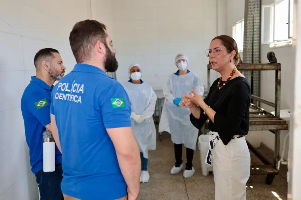 Deputada Delegada Katarina doa raio-X digital ao IML de Sergipe e promete verba para perícia animal