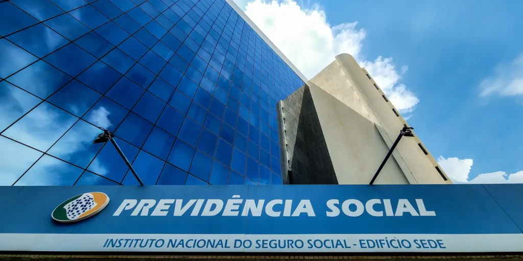 Prazo para pedir ressarcimento de descontos indevidos do INSS é prorrogado até fevereiro de 2026