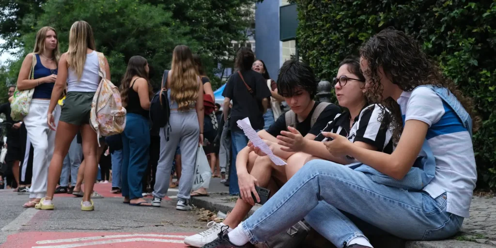 Enem 2025: participantes afetados por problemas logísticos ou doença podem pedir reaplicação