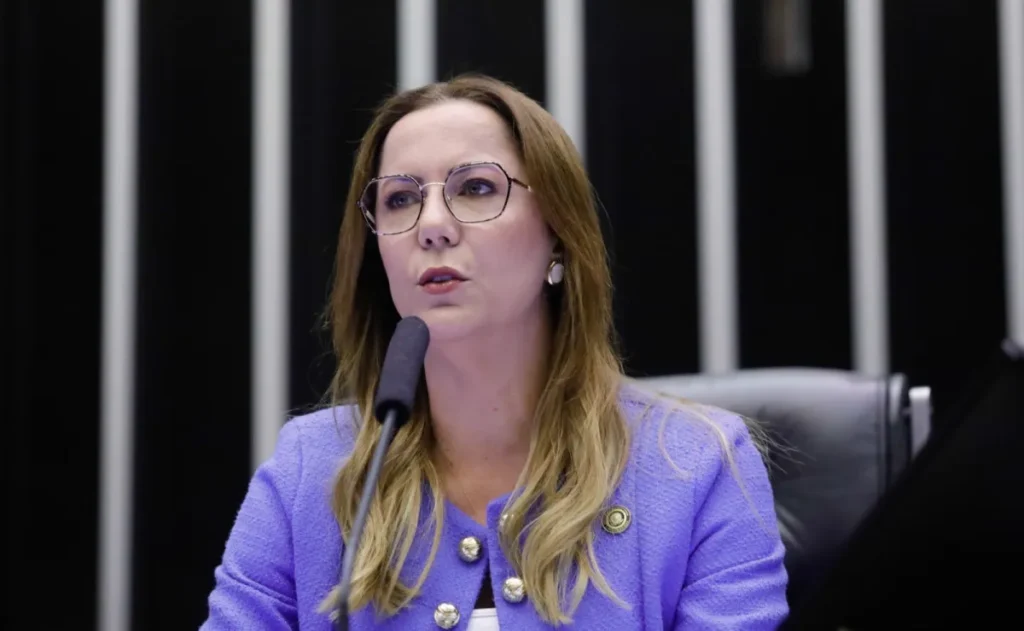 Delegada Katarina protocola projetos para ampliar transparência em homicídios e endurecer punição a facções