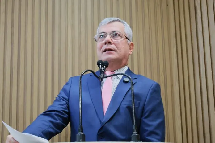 Vereador Iran Barbosa repercute relatório do Sindipema ao MP que aponta falhas em escolas de Aracaju