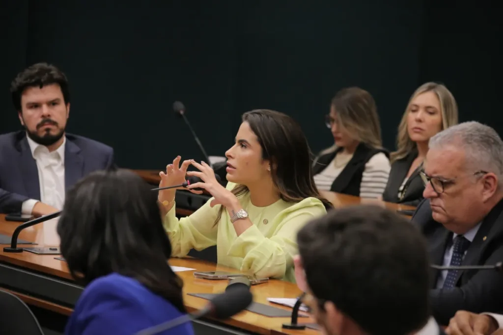 CCJ aprova projeto que torna carteira de radialista documento de identidade em todo o país