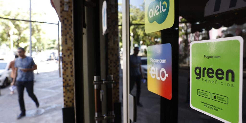 Pequenos empresários avaliam com cautela decreto que reduz taxas do vale-alimentação