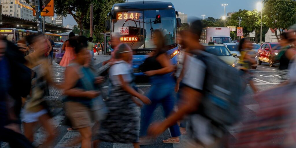 Homens receberam 15,8% a mais que mulheres nas empresas brasileiras em 2023