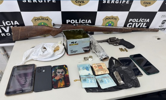 Operação em Amparo de São Francisco apreende drogas, armas e mais de R$ 4 mil