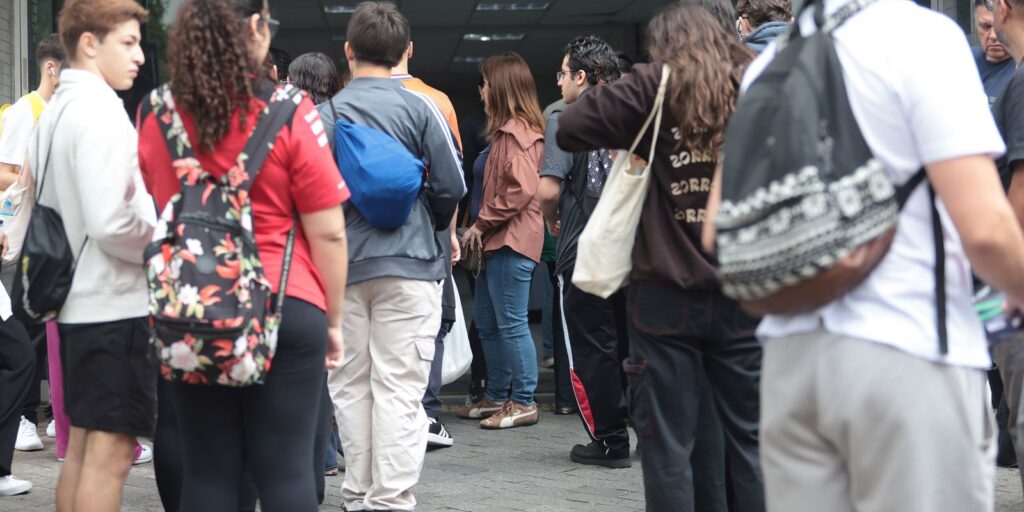 Véspera do segundo dia do Enem 2025: especialistas orientam pausa nos livros e atenção à logística
