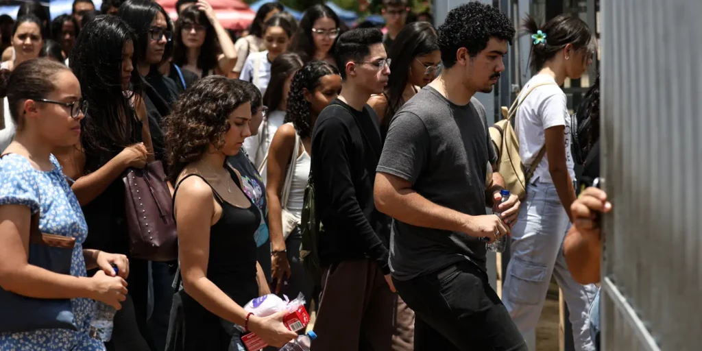 Participantes relatam prova longa, mas consideram questões do Enem 2025 relativamente fáceis