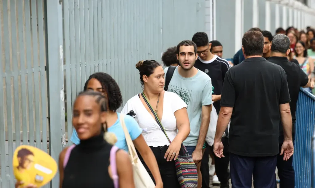 Enem 2025 tem presença de 70% dos 4,81 milhões de inscritos nos dois dias de prova