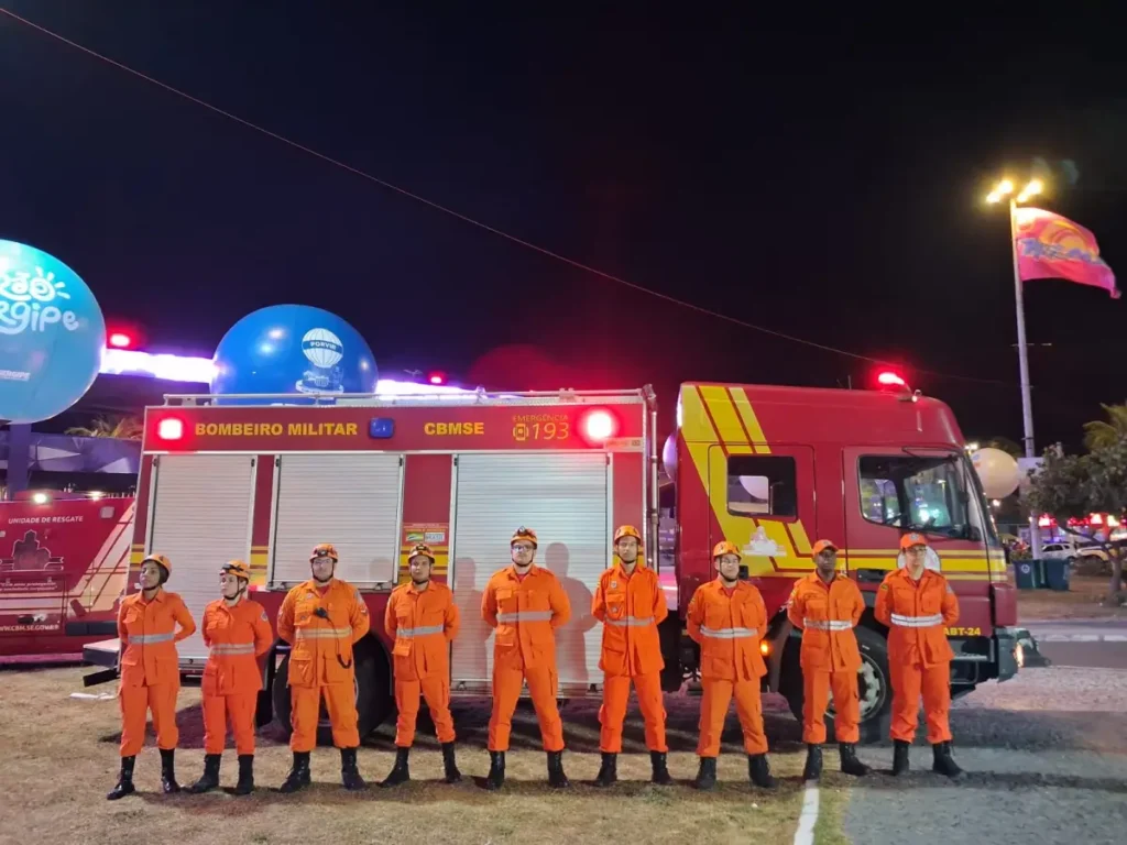Bombeiros controlam incêndio em vegetação no povoado Estancinha, em Itaporanga D’Ajuda