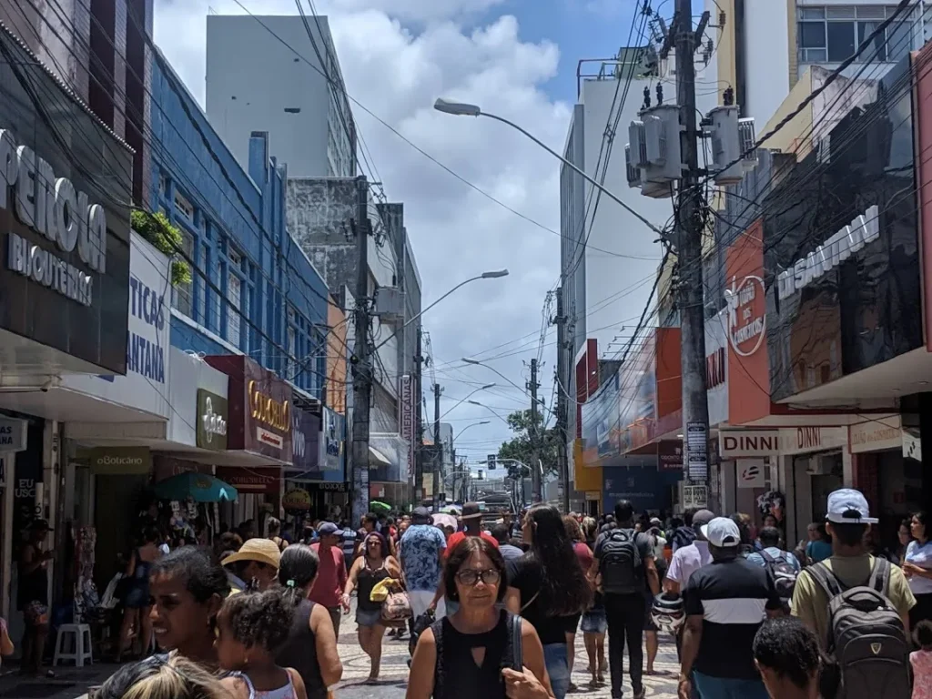 Em Aracaju, desigualdade no mercado de trabalho para mulheres e pessoas negras é maior do que a média do estado