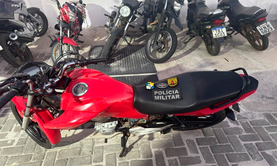 Polícia Militar recupera motocicleta roubada em imóvel desabitado na Farolândia