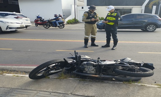 Ciclista fica ferido após colisão com motocicleta na Rodovia José de Campos, em Barra dos Coqueiros