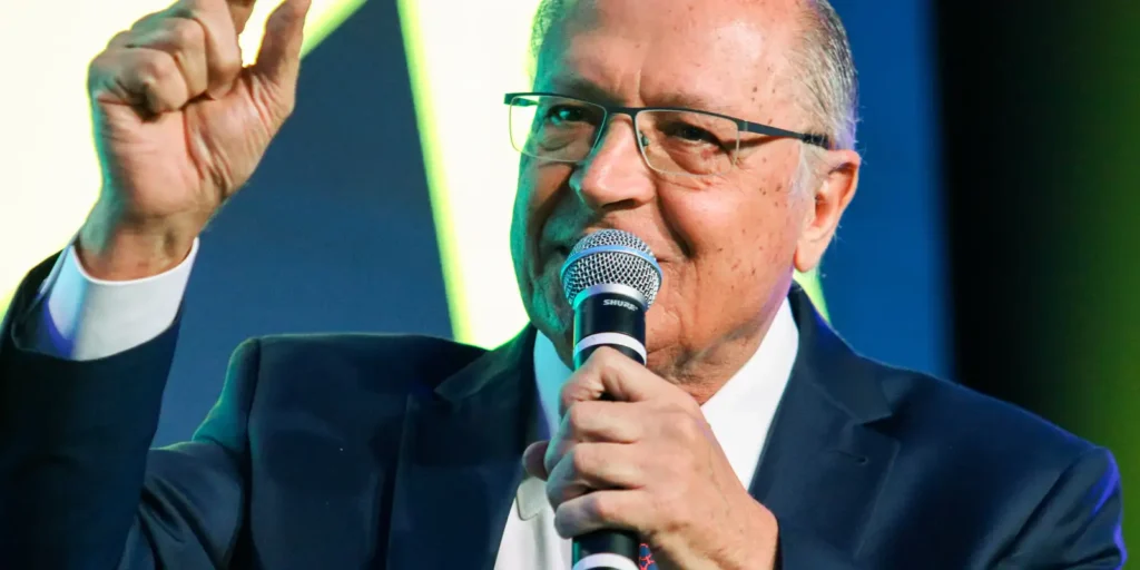 Sobretaxas ainda recaem sobre 22% das exportações brasileiras aos EUA, afirma Alckmin