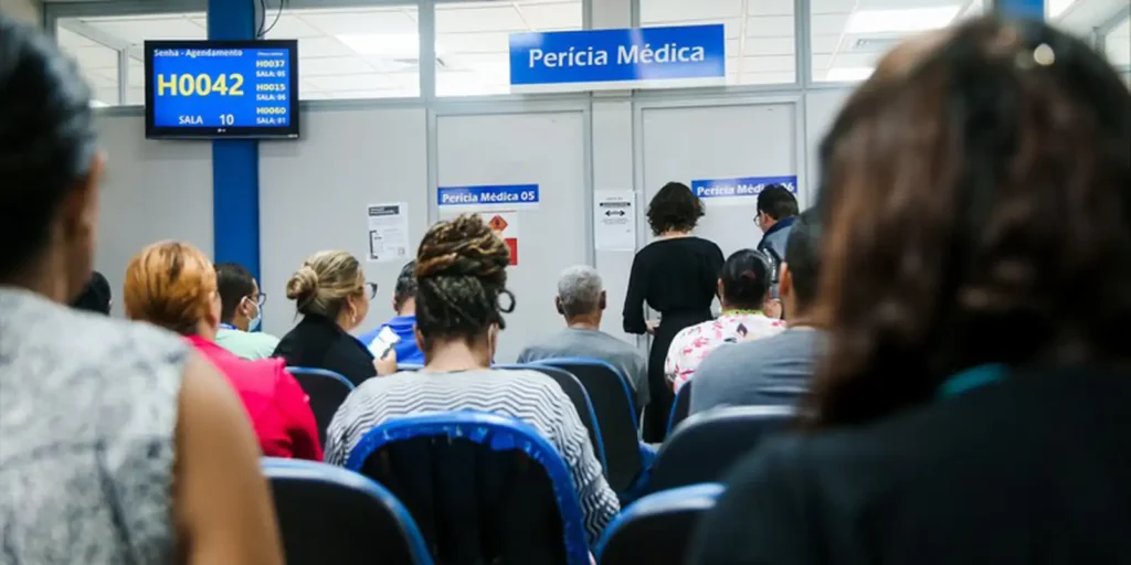 INSS cria comitê para enfrentar fila de 2,8 milhões de benefícios
