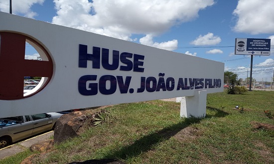 Trabalhadores feridos em queda de elevador continuam internados no Huse