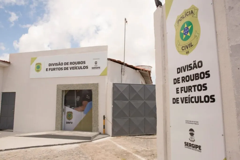 Mulher de 20 anos é presa em Aracaju suspeita de roubo a motorista de aplicativo