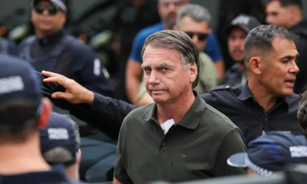 Moraes determina que Bolsonaro permaneça preso na superintendência da PF em Brasília
