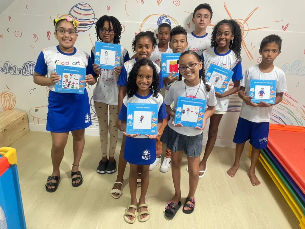 Crianças do GACC Sergipe lançam livros em tarde de autógrafos na Biblioteca Epiphanio Dória