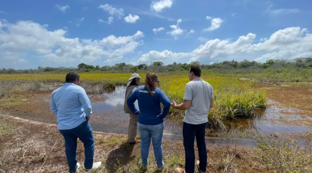 Adema avalia instalação de criatório de camarão em área de 200 hectares em Indiaroba