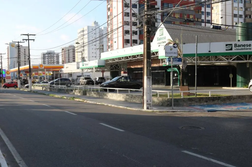 Prefeitura de Aracaju muda ponto de ônibus na Beira-Mar durante duplicação da ponte Godofredo Diniz