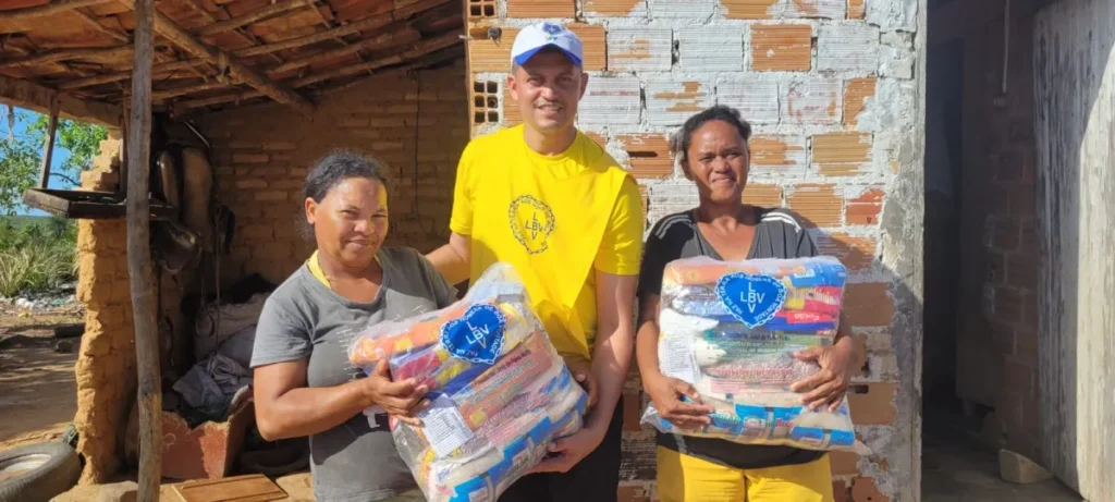 LBV distribui cestas de alimentos no sertão baiano e alcança 40 mil famílias em todo o país