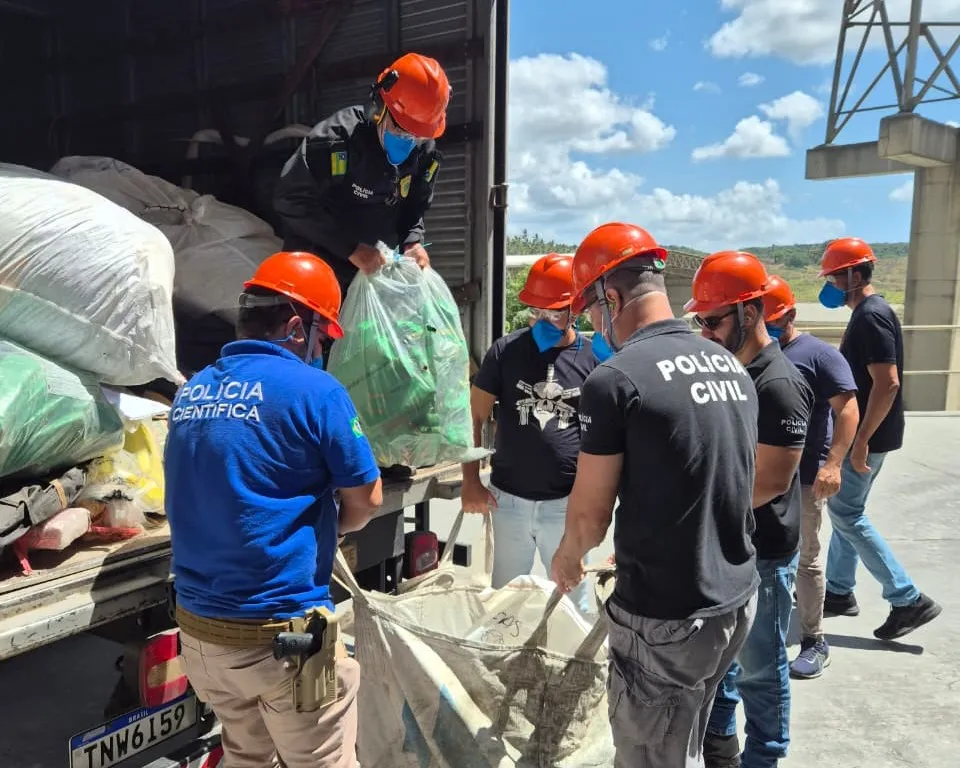 Sergipe incinera mais de 3 toneladas de drogas e 500 mil RGs antigos