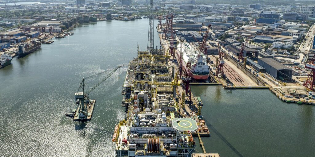 Petrobras prevê manter dívida em US$ 65 bilhões e afasta dividendos extraordinários